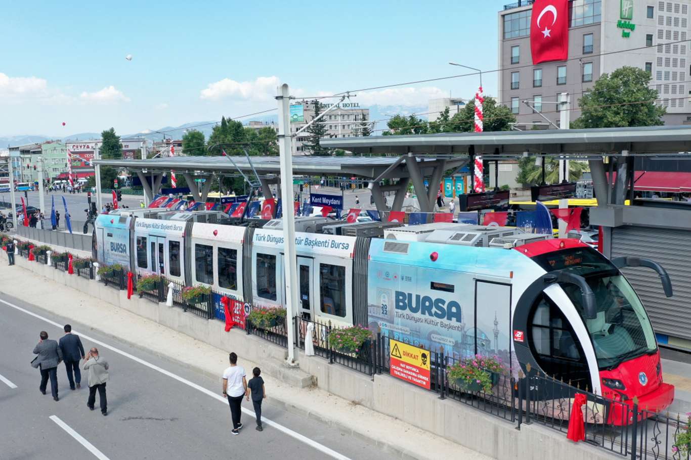 Bursa’nın yeni raylı sistemi T2 seferlerine başladı